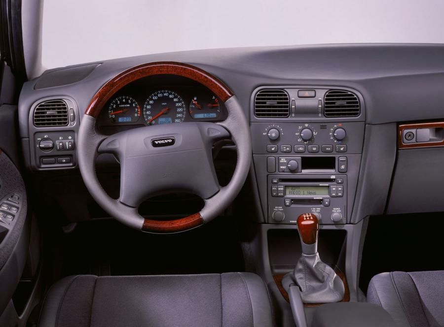  Volvo S40 1999 года  (фото 14 из 17)